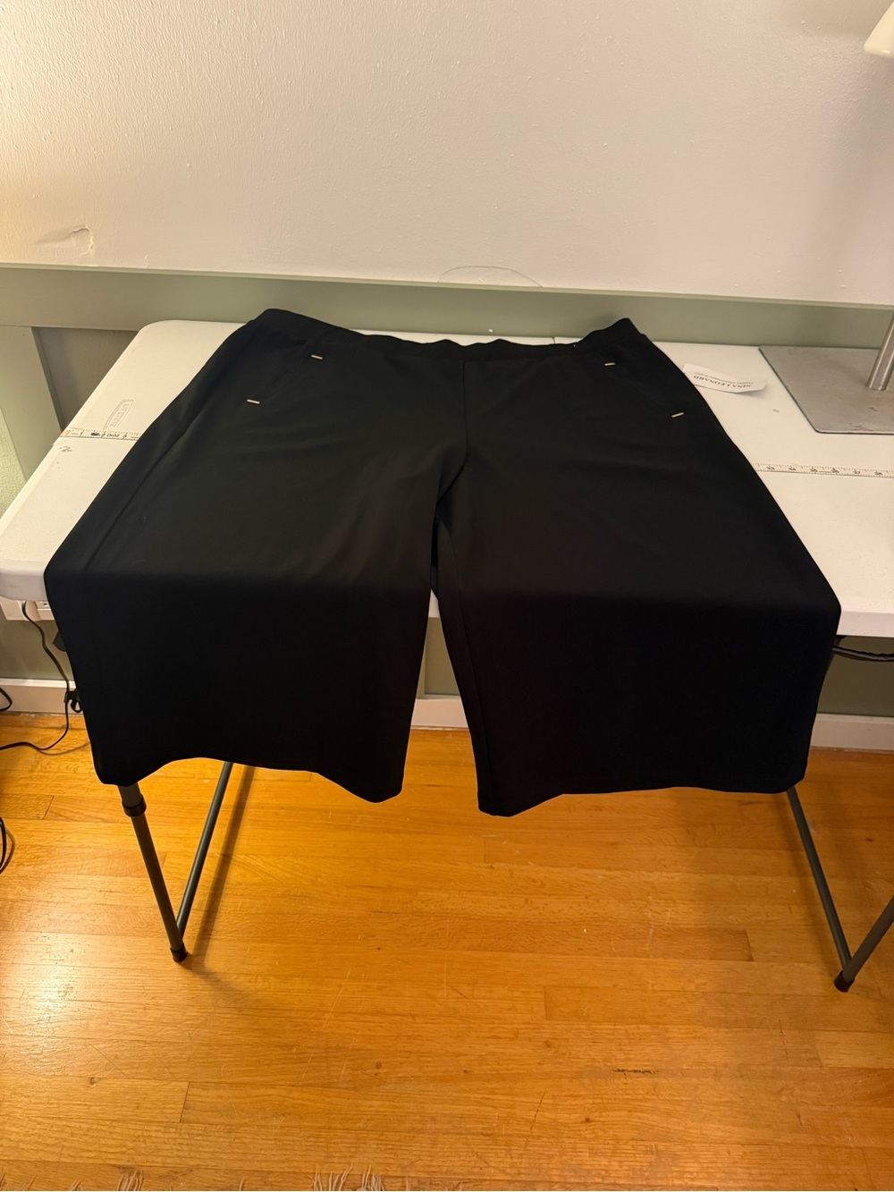 Nina Leonard Black Wide Leg Cropped Stretch Pants